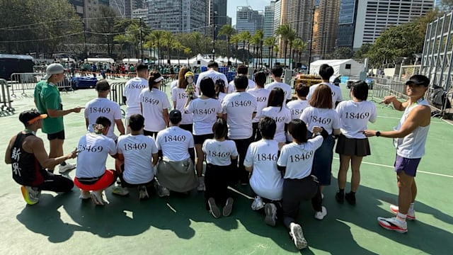 宏福苑大火殉职消防员报名半马 未婚妻和同袍携照片完赛