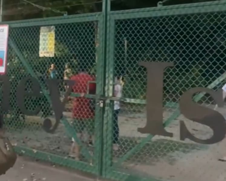 NParks says unsafe to explore Coney Island at night after visitors seen stranded behind closed gates