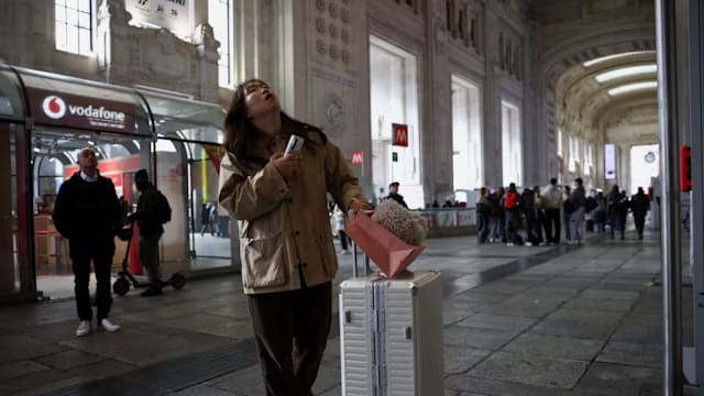 冬奥会开幕首日附近铁路设施疑遭纵火 意大利列车严重延误