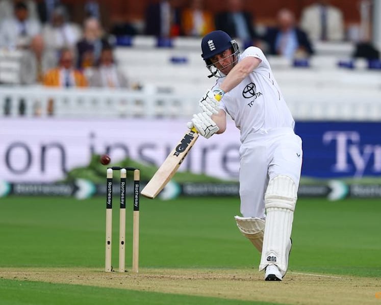 Lawrence half-century propels England towards victory over Pakistan