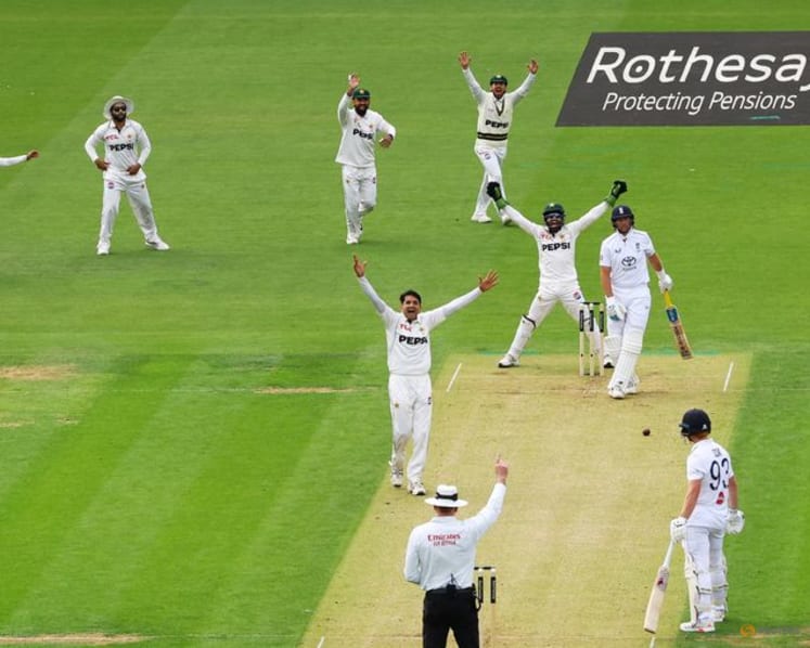 Abbas gives Pakistan slight edge as England battle back at Lord's