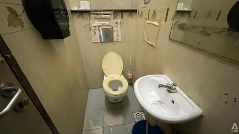 Sesetengah kedai kopi SG teragak-agak naik taraf tandas meski diberi subsidi
