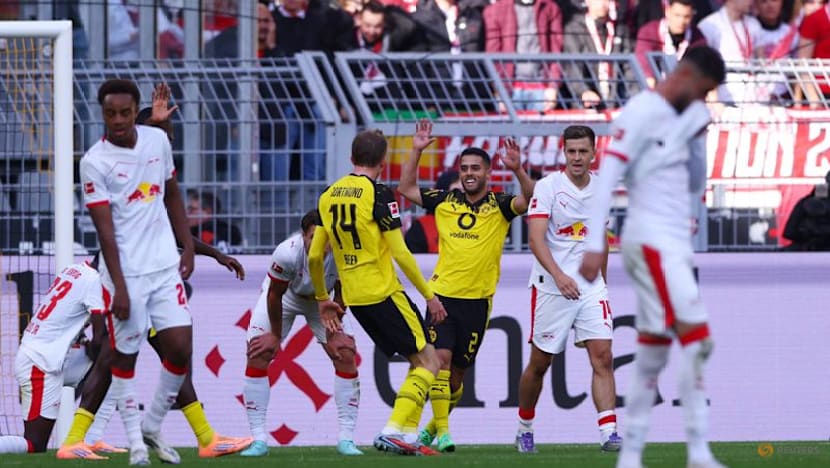 Dortmund concede first league goal since August in Leipzig draw