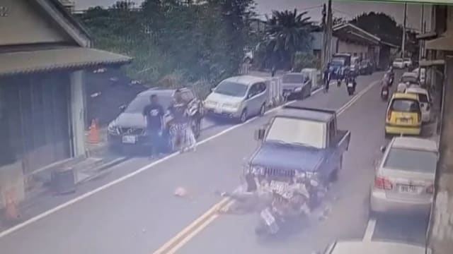 疑毒驾闯红灯还拒检 台男撞死老妇后逃逸