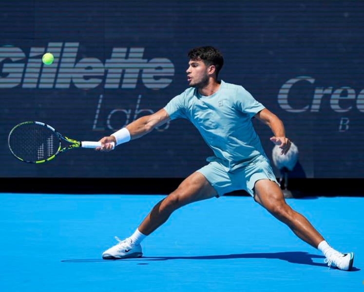 Alcaraz eases past Medjedovic in Cincinnati before rain forces suspension