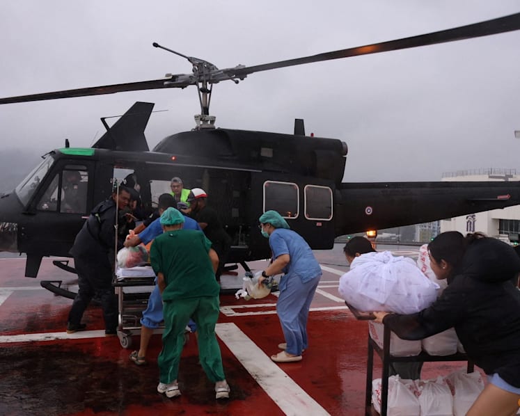 Thailand airlifts patients, rushes supplies as floods in south kill 33