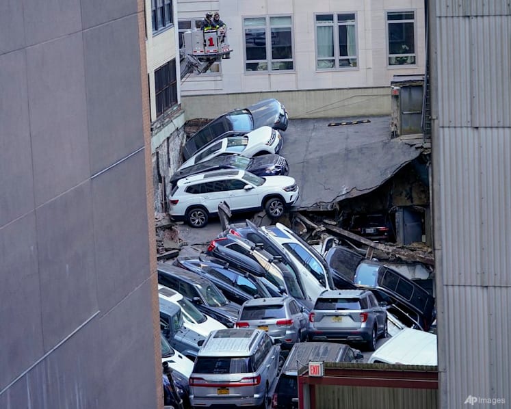 Parking garage partially collapses in NYC, killing 1