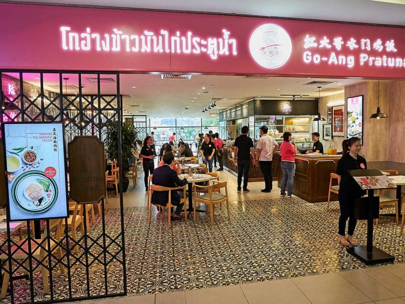 Thailand’s Go-Ang Pratunam Chicken Rice Vs Singapore's Hainanese Chicken Rice — Which Is Better? Thailand’s Go-Ang Pratunam Chicken Rice Vs Singapore's Hainanese Chicken Rice — Which Is Better?