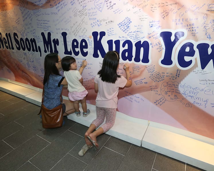 PM Lee meets with well-wishers at Tanjong Pager CC; pens get-well note for Mr Lee Kuan Yew