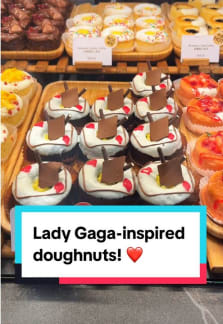 Hold on to your concert tix, lil monsters! You can get discounts at Gaga-themed F&B events like Lau Pa Sat’s ‘Hawker Mayhem’ with lyrics-inspired food, drinks and a live band! #8dayseattrending #8dayseat #ladygaga #laupasat #hawker 