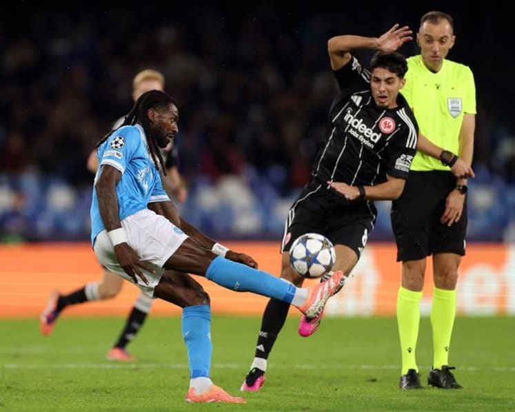 Napoli and Frankfurt play out dull scoreless draw in Naples