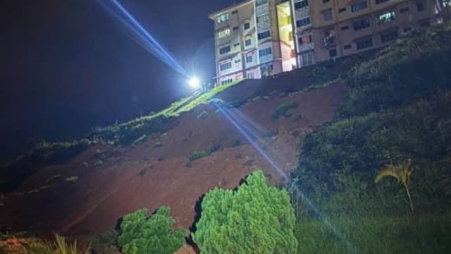 马国金马仑高原土崩阻断道路 近700名居民受困