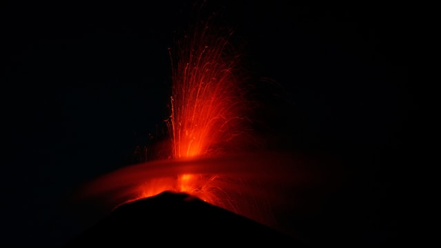 危地马拉火山爆发 500多人被疏散