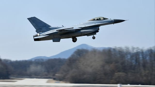 俄军机进入韩国防空识别区 韩军紧急出动战机