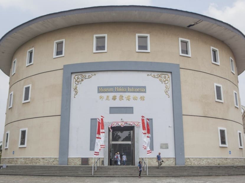 The tulou-style building houses three museums: the Indonesia Hakka Museum, the Indonesian Chinese Museum and the Indonesian Yongding Hakka Museum.