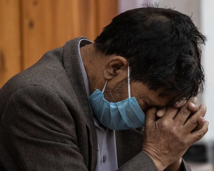India reports 75,800 COVID-19 cases