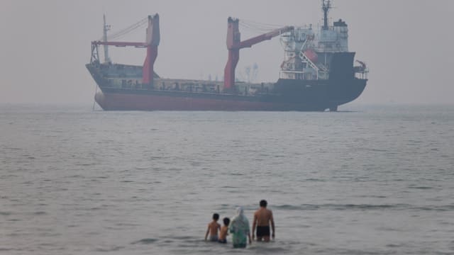 集装箱船霍尔木兹海峡搁浅 伊朗指未走批准航线