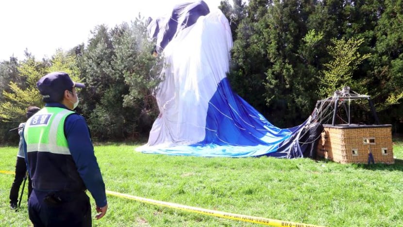 1 maut, 12 cedera belon udara panas terhempas di pulau Jeju