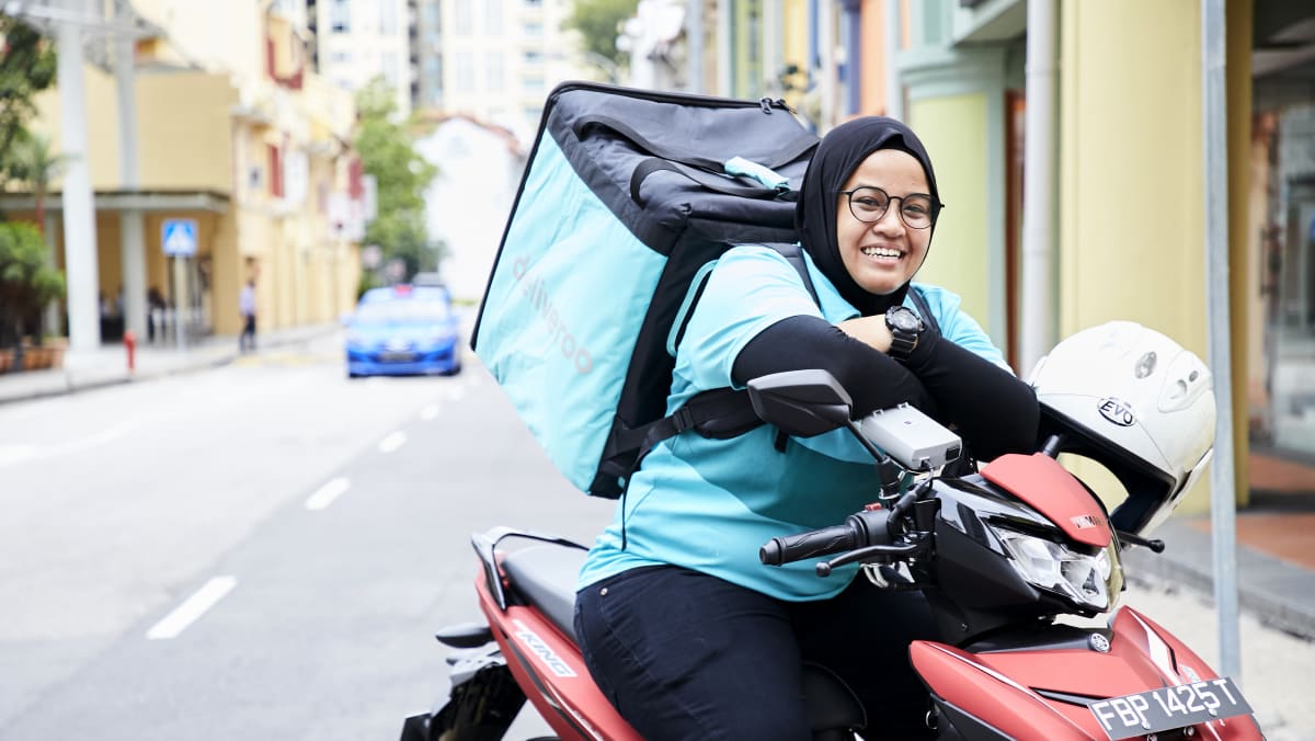 Delivery Rider Foreigner “Most People Expect To See A Guy At The Door”: What It’s Like Working ...