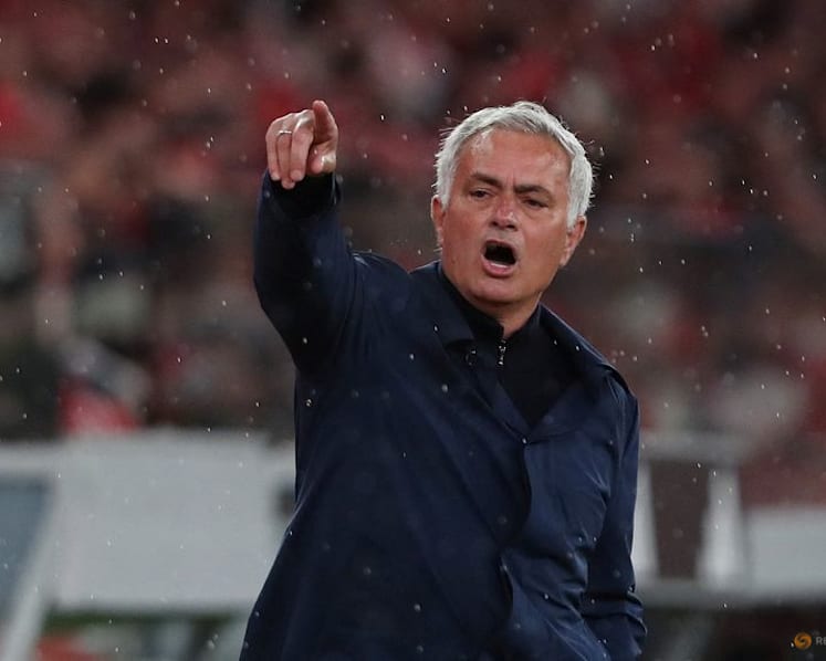 Benfica say Real Madrid intend to hire Mourinho, Silva to take charge of Portuguese club