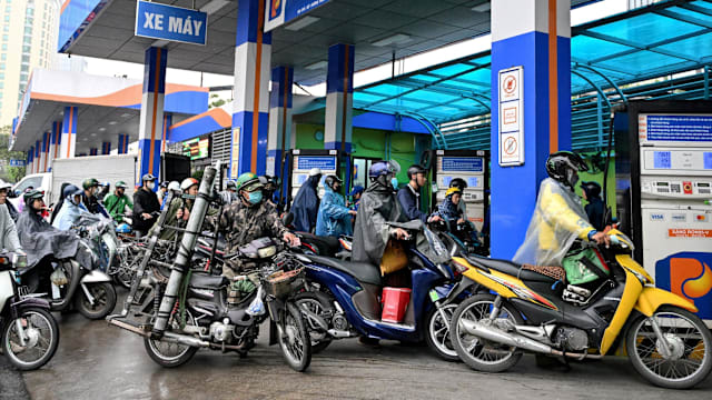 国际油价持续飙升 各国拟出台应对措施