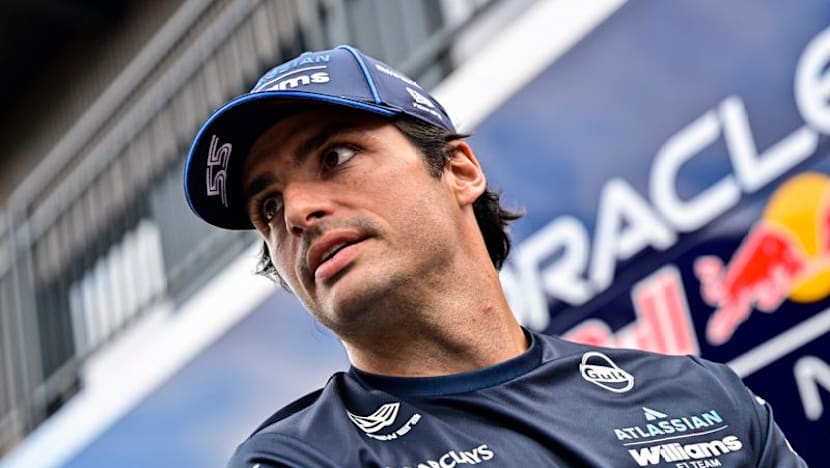 Sainz commits future to Williams with new multi-year deal
