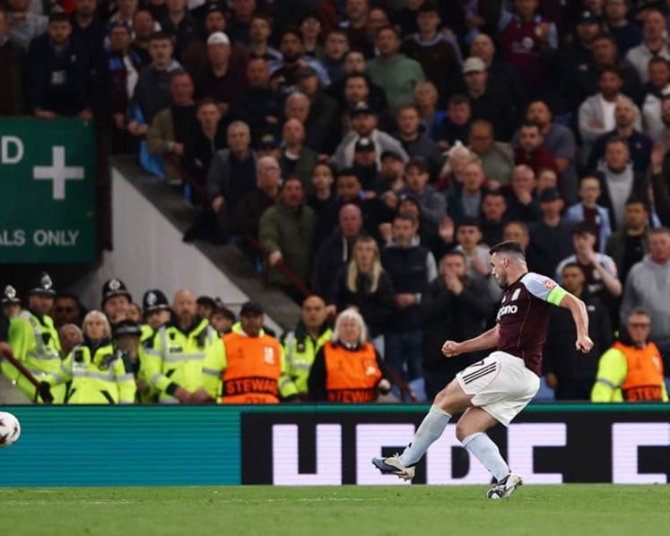 McGinn double helps Villa crush Forest 4-0 to reach Europa League final