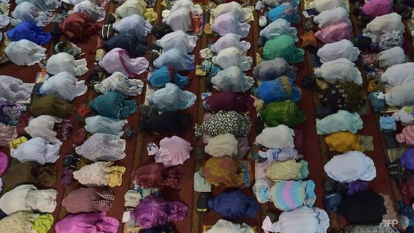 Puluhan masjid Indonesia dikatakan sebar fahaman pelampau kepada pekerja awam Puluhan masjid Indonesia dikatakan sebar fahaman pelampau kepada pekerja awam