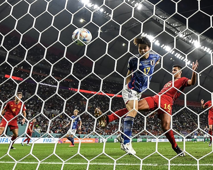 Japan through to World Cup knockout stage after stunning comeback victory against Spain