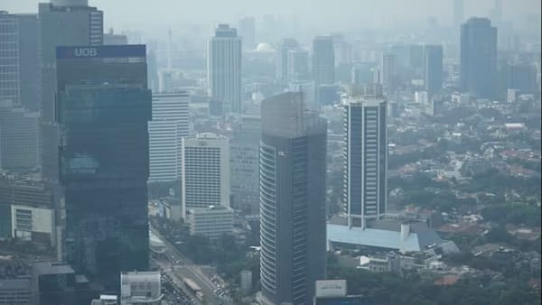 JEREBU RENTAS SEMPADAN: Mutu udara Jakarta pada paras tidak sihat, ketiga terburuk di Indonesia
