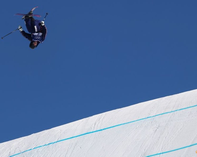 Freestyle-Defending champion Hall advances to slopestyle final