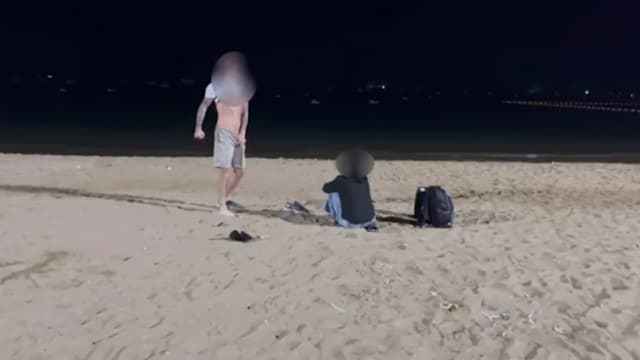 与英男在芭提雅海滩公然发生性行为 61岁女子自称新加坡人