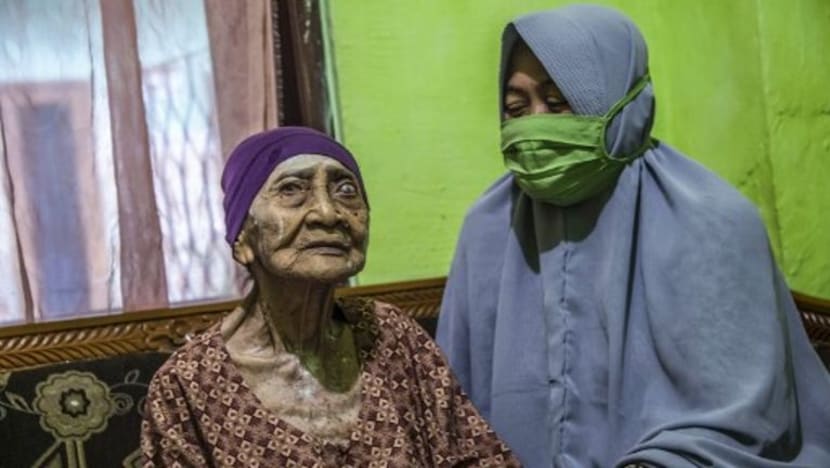 Wanita 100 tahun dari Indonesia pulih dari virus korona Wanita 100 tahun dari Indonesia pulih dari virus korona