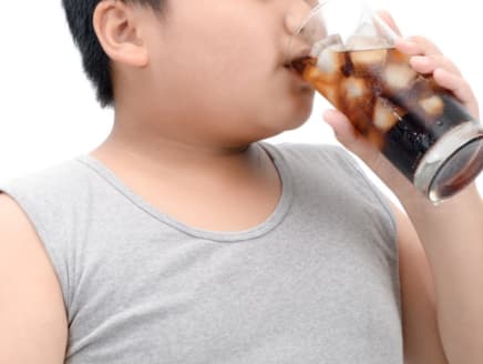 In children, the short-term effects of excessive caffeine intake from cola drinks or bubble tea, for instance, may include headaches, hyperactivity, poor sleep and heart racing.