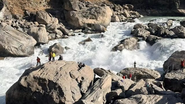 虎跳峡未开发区域接连出事 男子落水仍失踪