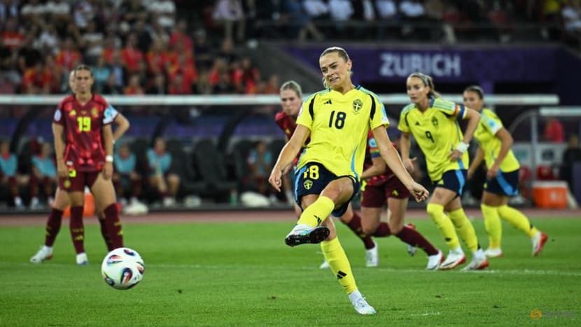 Sweden storm to group victory with 4-1 win over Germany