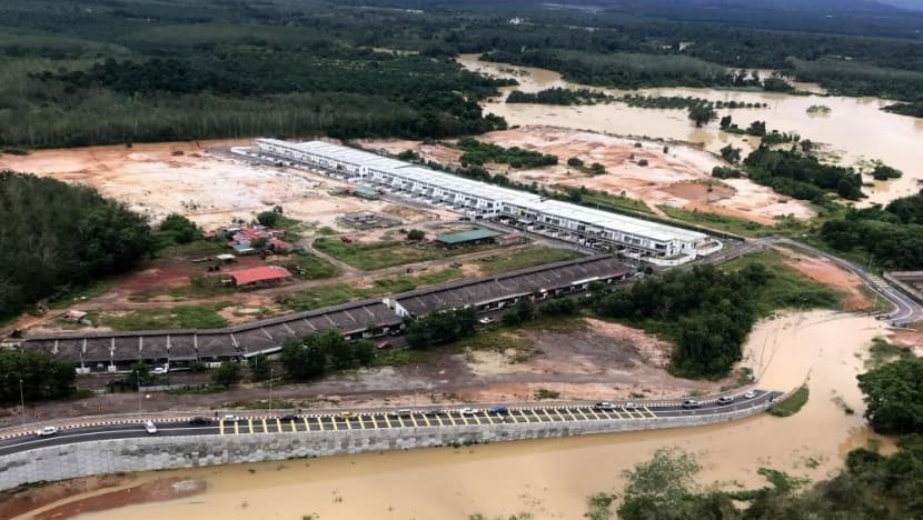Amaran hujan lebat tahap buruk di Johor; mangsa banjir cecah lebih 5,000 Amaran hujan lebat tahap buruk di Johor; mangsa banjir cecah lebih 5,000