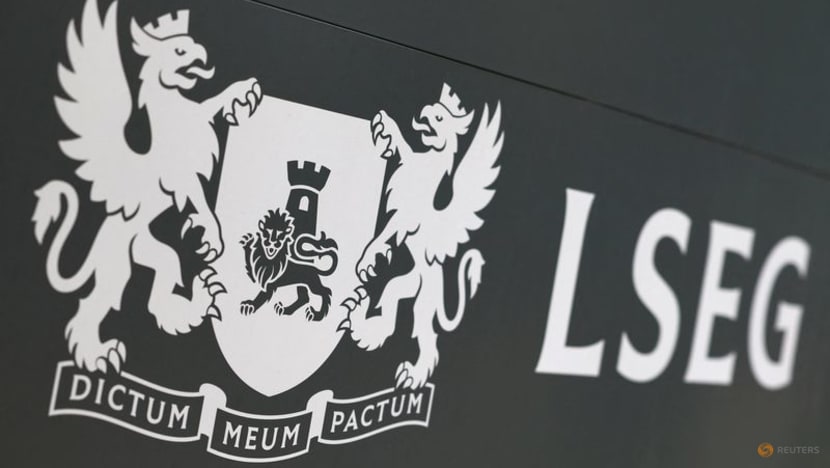 Stocks tumble, dollar climbs as new tariff announcement eyed