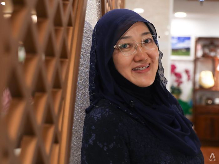Often mistaken as being Malay, this China-born woman speaks Mandarin and runs a halal Chinese restaurant