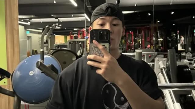 退役倒数中！许光汉晒照秀好身材，网友重点却是……