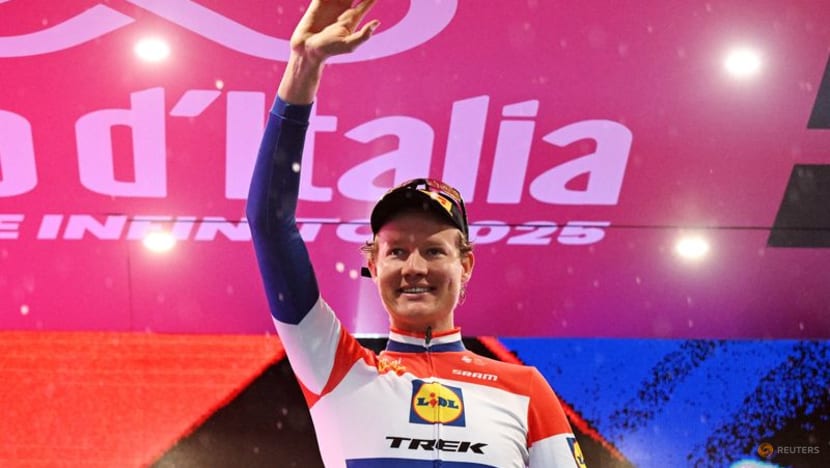 Hoole wins Giro time trial, Ayuso and Roglic close on Del Toro Hoole wins Giro time trial, Ayuso and Roglic close on Del Toro