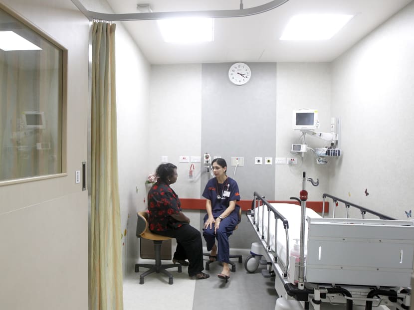 Ms Mumina Jahabar, cousin of a former National University Hospital patient, with NUH emergency physician Dr Rakhee Yash Pal at the emergency department’s newly created Quiet Room for imminently dying patients. Ms Mumina’s cousin, Shamsuddin Shaul Hameed, had pancreatic cancer. He benefitted from palliative care provided by the emergency department before his death on July 10. Photo by Wee Teck Hian