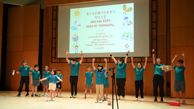 98名小学孩童参与华助会“青少年护航计划”发表日