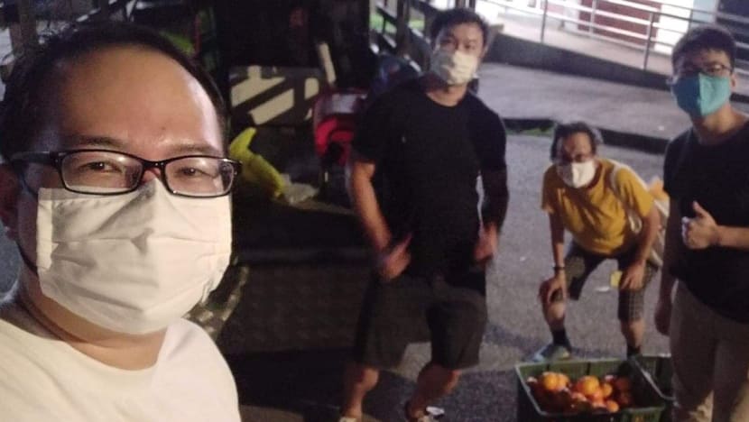 Freegans collect 7th lunar month fruit offerings to reduce waste