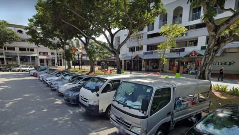 Pemandu didenda S$3,500; tampar lelaki warga emas yang tanya sebab pandu 'laju sangat' Pemandu didenda S$3,500; tampar lelaki warga emas yang tanya sebab pandu 'laju sangat'