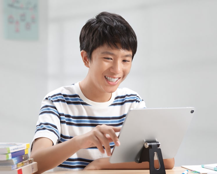 Personalised worksheets, live classes and chats to power your child’s learning
