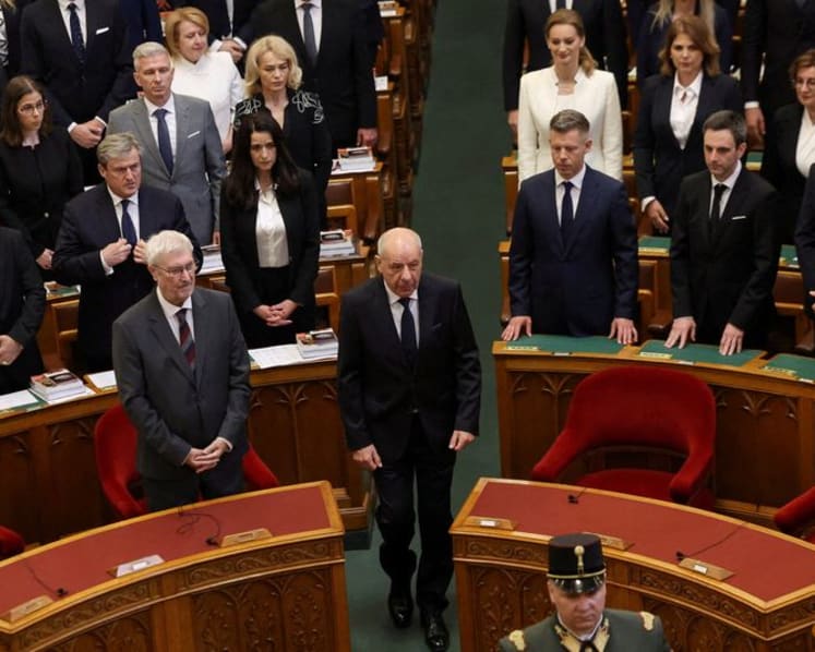 Hungary passes constitutional amendment to remove Orbán-era president