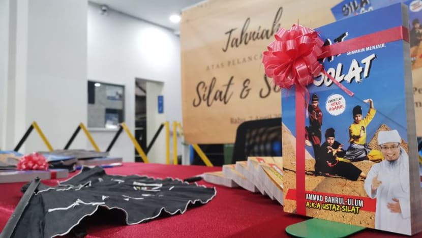 Buku 'Silat & Solat' merungkai erti sebenar hubungan seni pertahankan diri dengan tuntutan agama Buku 'Silat & Solat' merungkai erti sebenar hubungan seni pertahankan diri dengan tuntutan agama