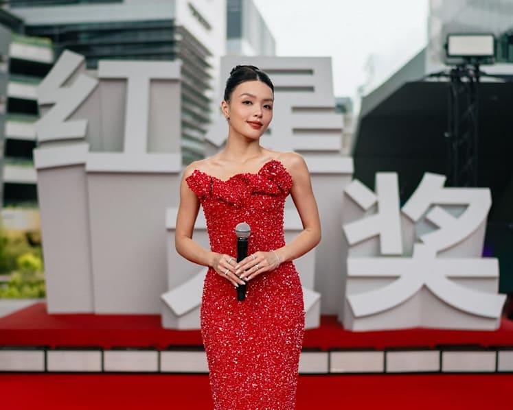 Yes 933 DJ Hazelle Teo giving away 250 waffles to fans to celebrate first Star Awards win