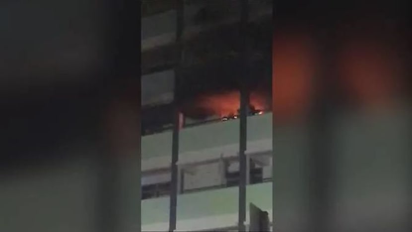 Flat di Jurong terbakar; 4 dibawa ke hospital